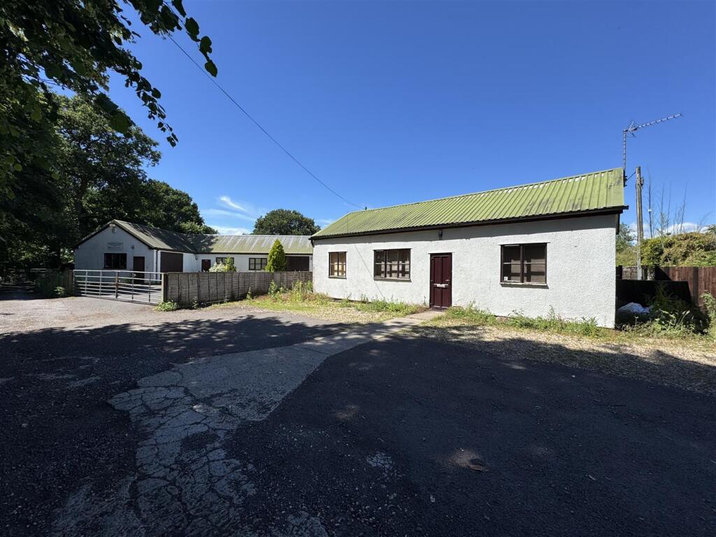 Marlborough Road, Pewsey - Image 3