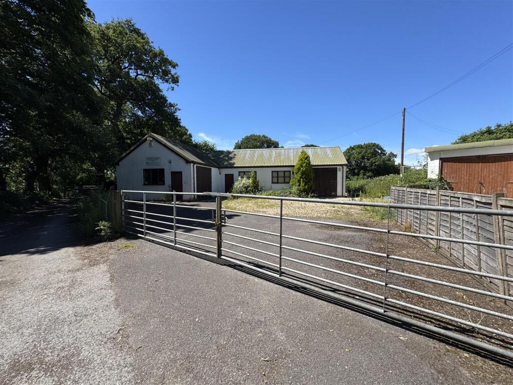 Marlborough Road, Pewsey - Image 4