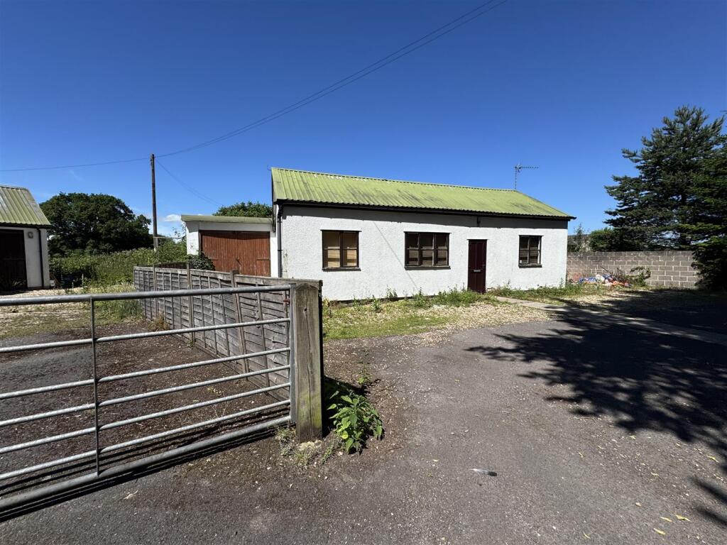 Marlborough Road, Pewsey - Image 5