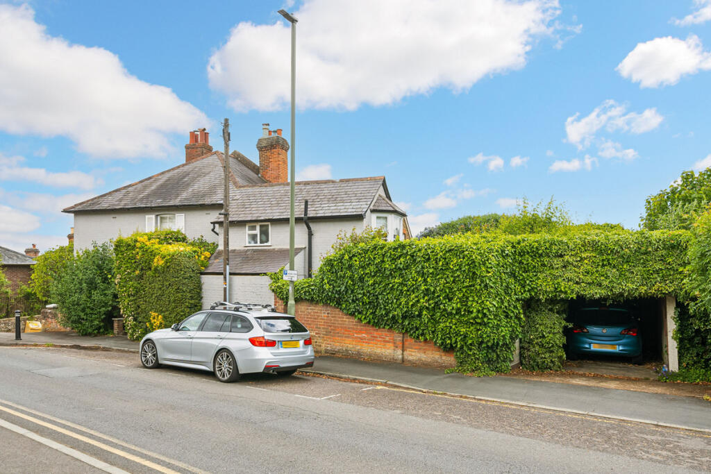 Harvey Road, Surrey, GU1 - Image 2