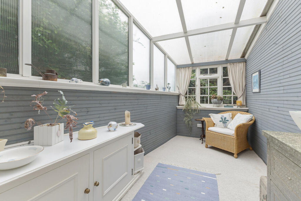 Harvey Road, Surrey, GU1 - Image 7