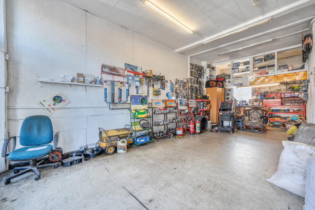 236 Brownhill Road, Catford, London - Image 3