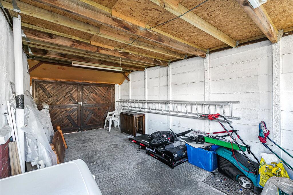 Waverley Avenue, Twickenham, TW2 - Image 18