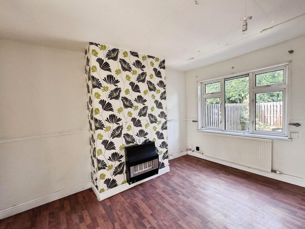 Shirley Parade, Gomersal, BD19 - Image 2