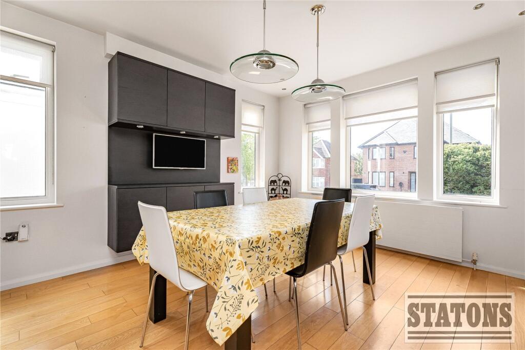 Poynings Way, Woodside Park, London, N12 - Image 9