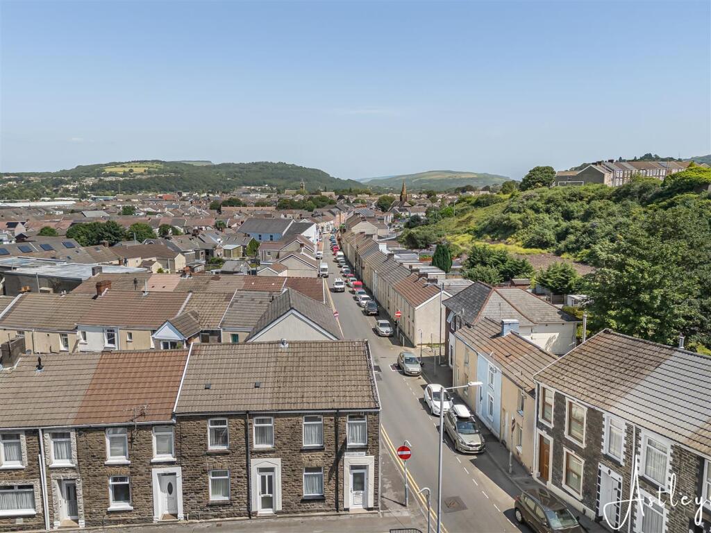 Taylors Row, Neath - Image 16