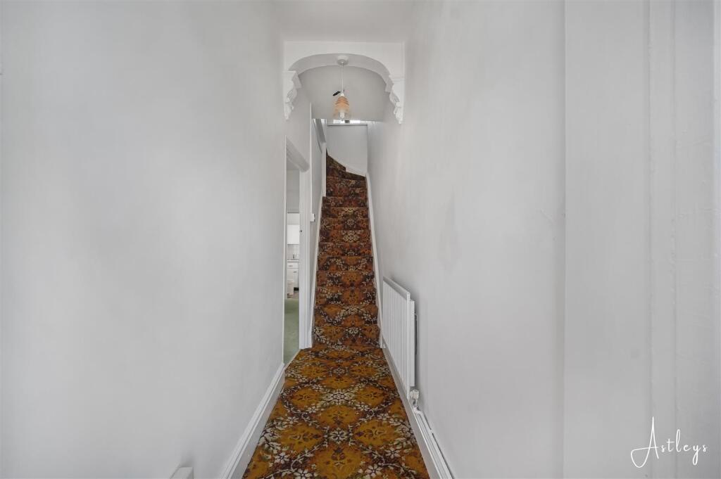 Taylors Row, Neath - Image 2