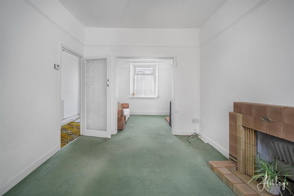 Taylors Row, Neath - Image 3