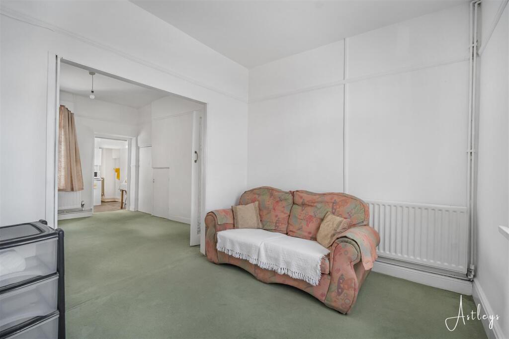 Taylors Row, Neath - Image 5
