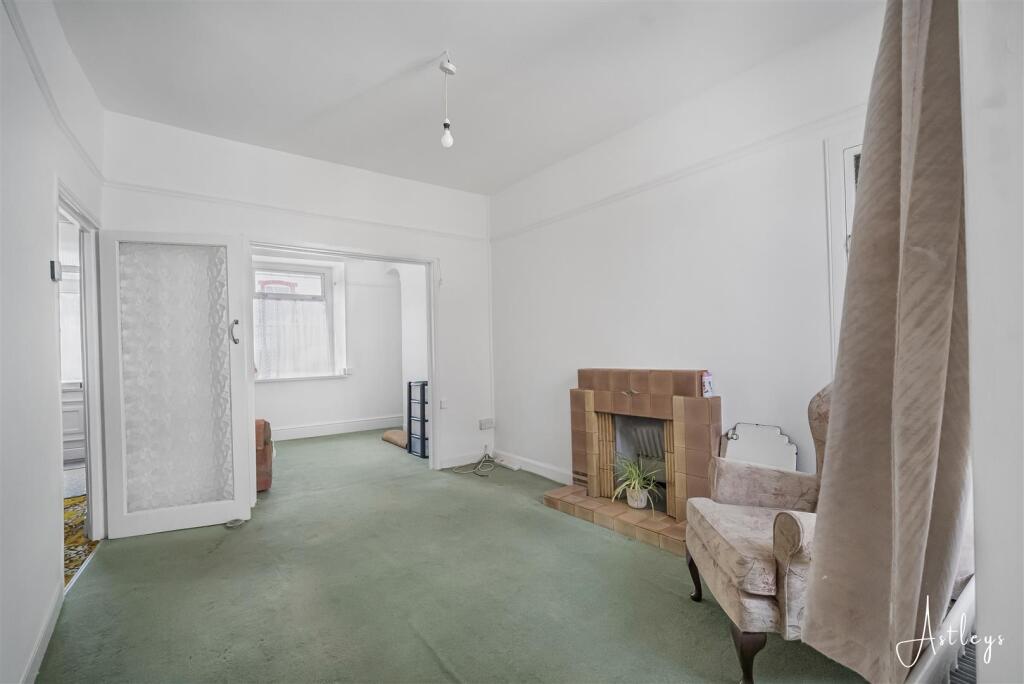 Taylors Row, Neath - Image 6