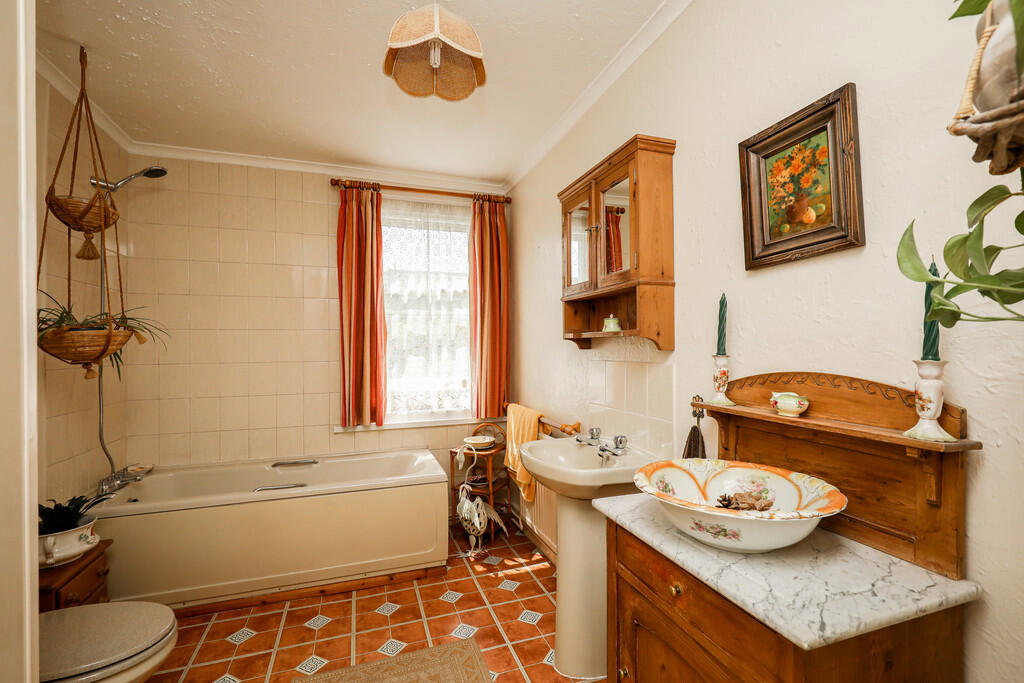 Royal Road, Teddington - Image 12