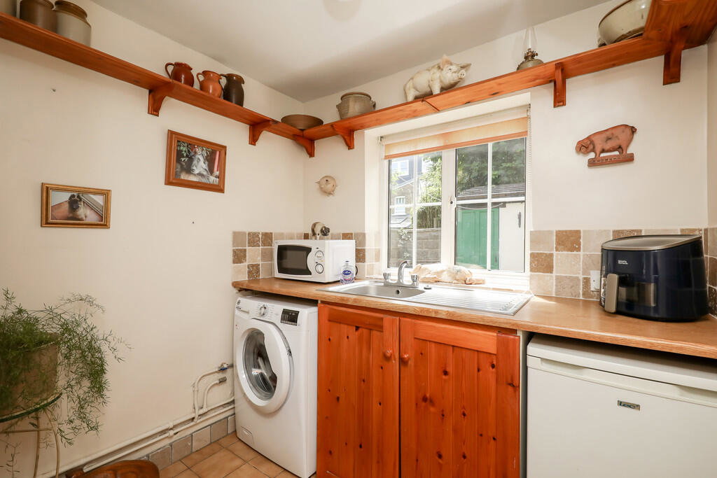 Royal Road, Teddington - Image 14