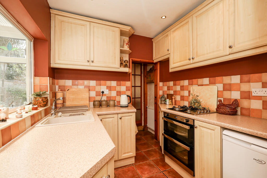 Royal Road, Teddington - Image 9