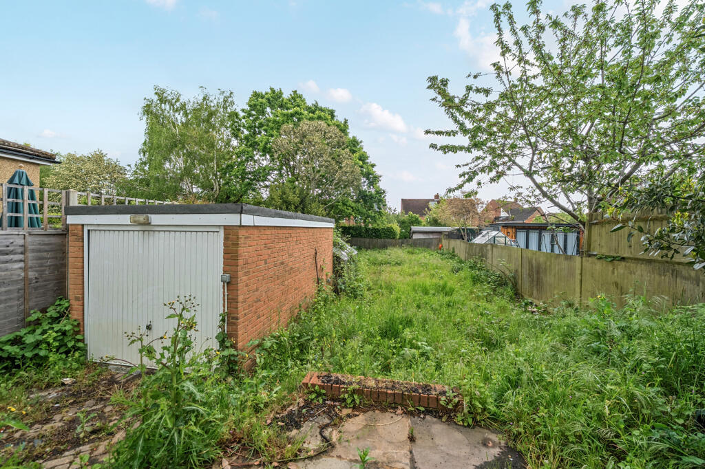 Gurney Court Road, St. Albans, AL1 - Image 2