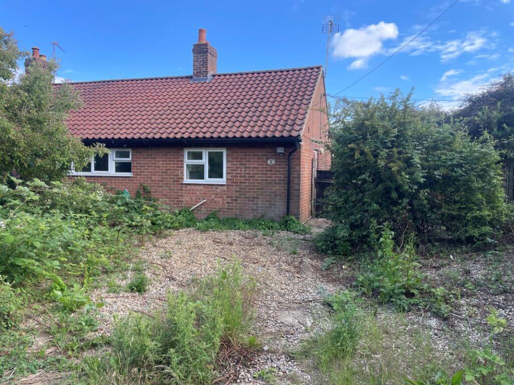 View property at 12 Cubitts Close, Bintree, Dereham, Norfolk, NR20 5NH