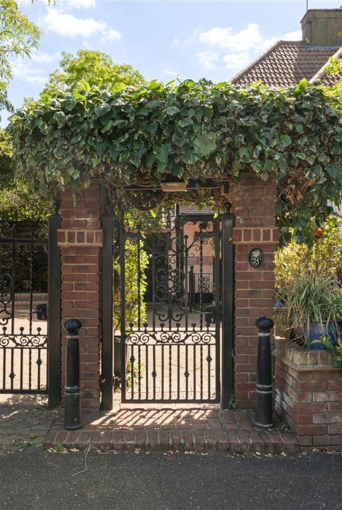 Underwood Road, Highams Park - Image 7