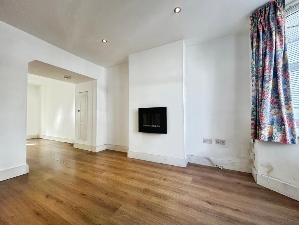 Oakridge Road, High Wycombe, Buckinghamshire - Image 2