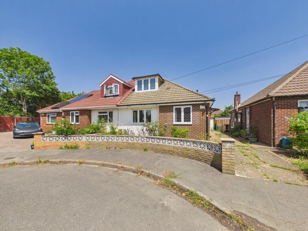 View property at The Gardens, Feltham, TW14