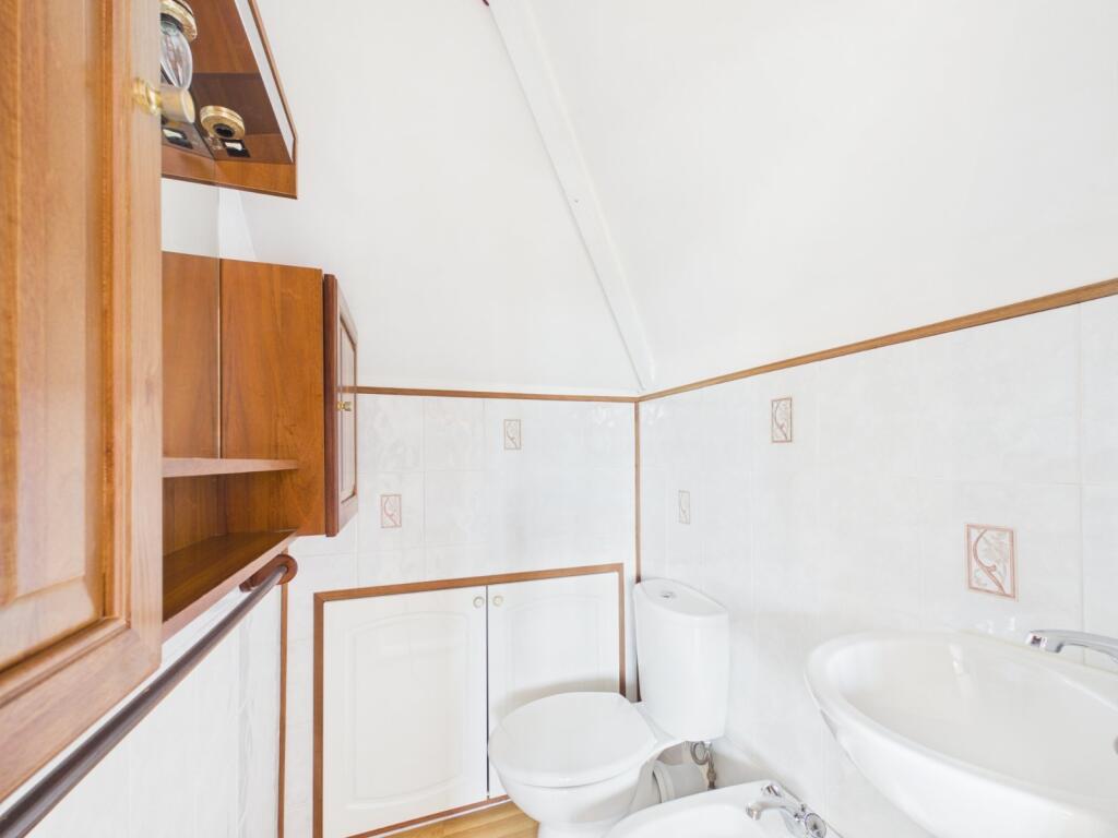 The Gardens, Feltham, TW14 - Image 13