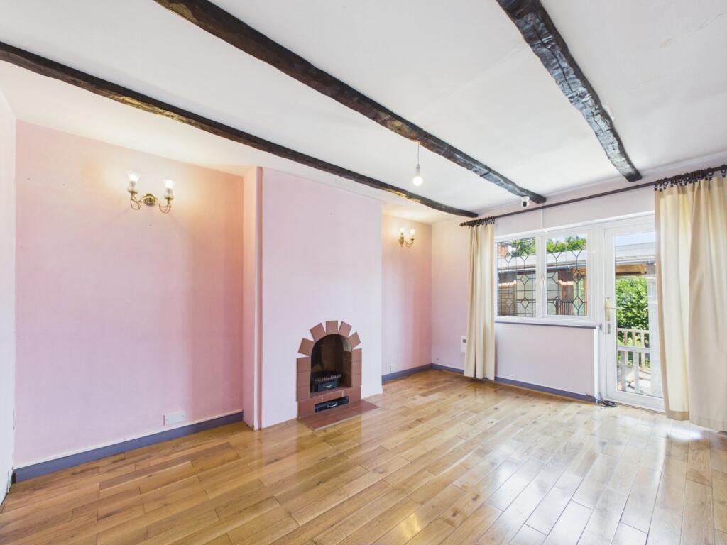 The Gardens, Feltham, TW14 - Image 2