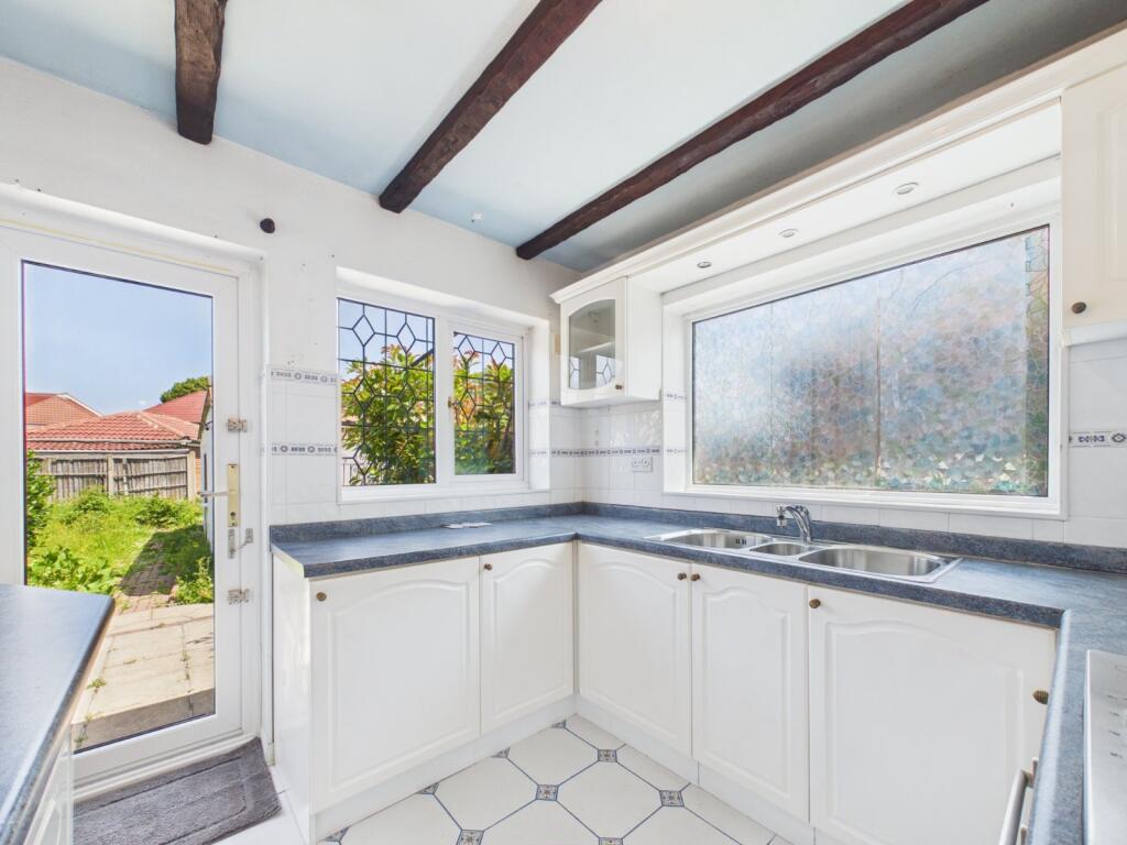The Gardens, Feltham, TW14 - Image 5
