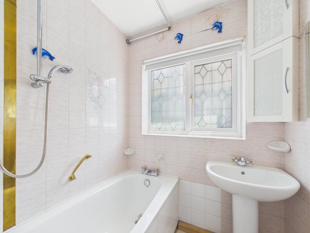 The Gardens, Feltham, TW14 - Image 8