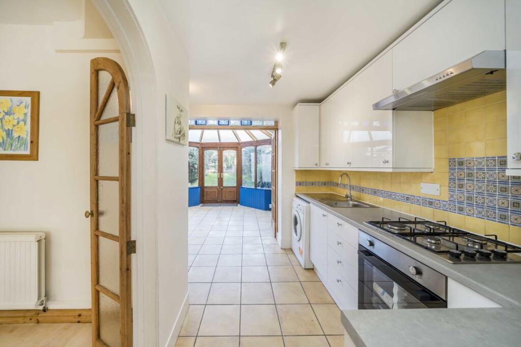 Dawnay Road, Earlsfield - Image 4