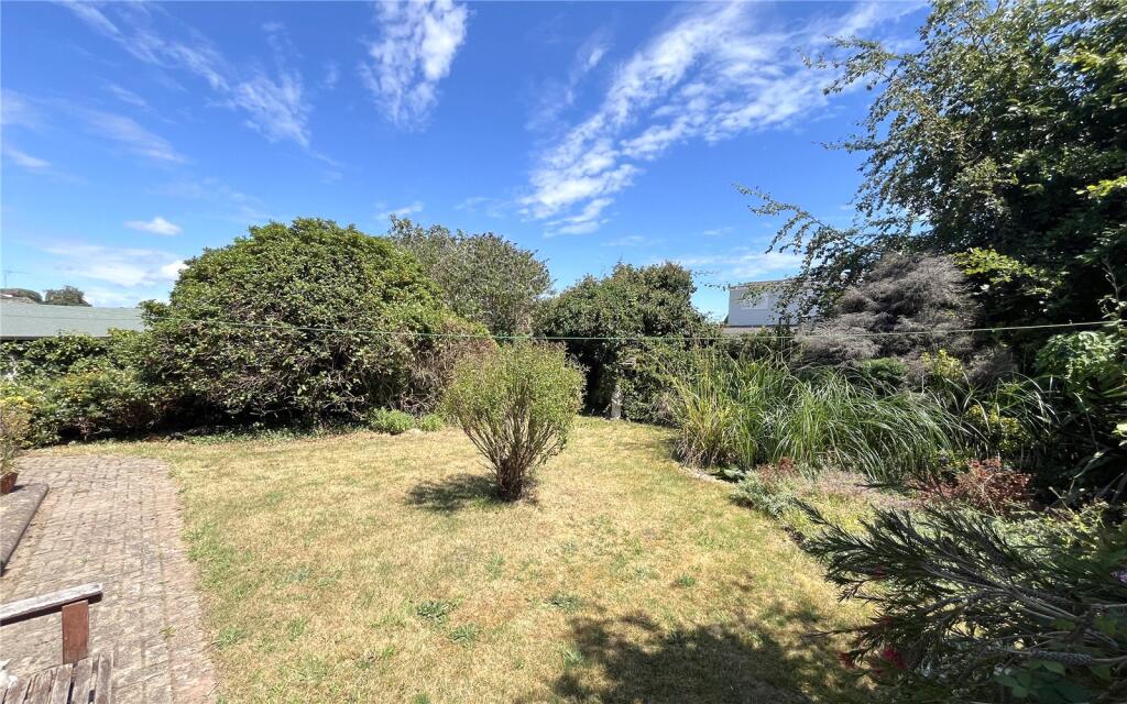 Ridgefield Gardens, Highcliffe, Christchurch, Dorset, BH23 - Image 2