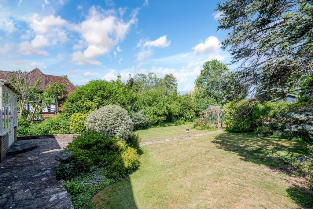 The Avenue, Tadworth - Image 7