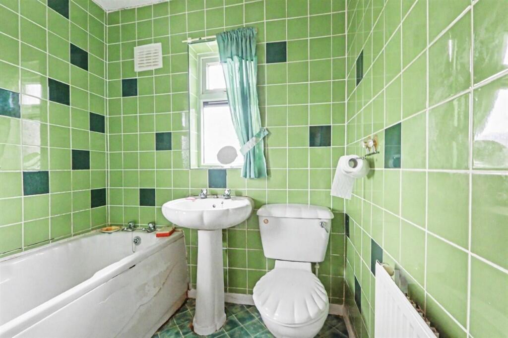 Lilac Crescent, Edlington, DONCASTER - Image 7
