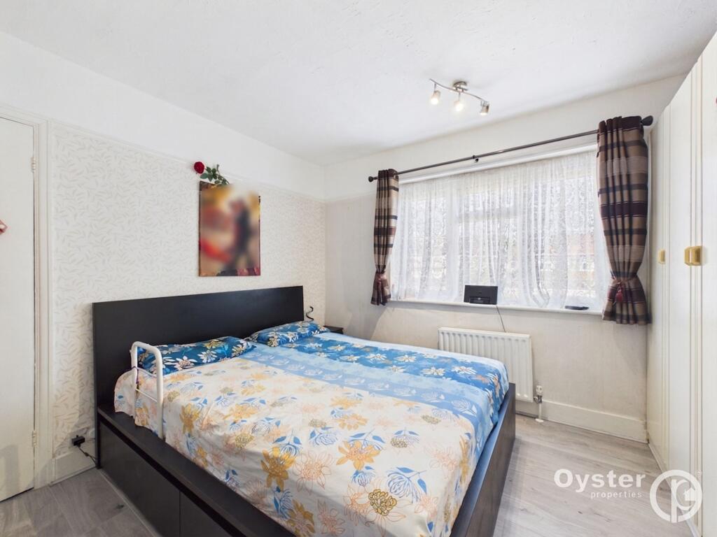 Camrose Avenue, Edgware, HA8 - Image 10
