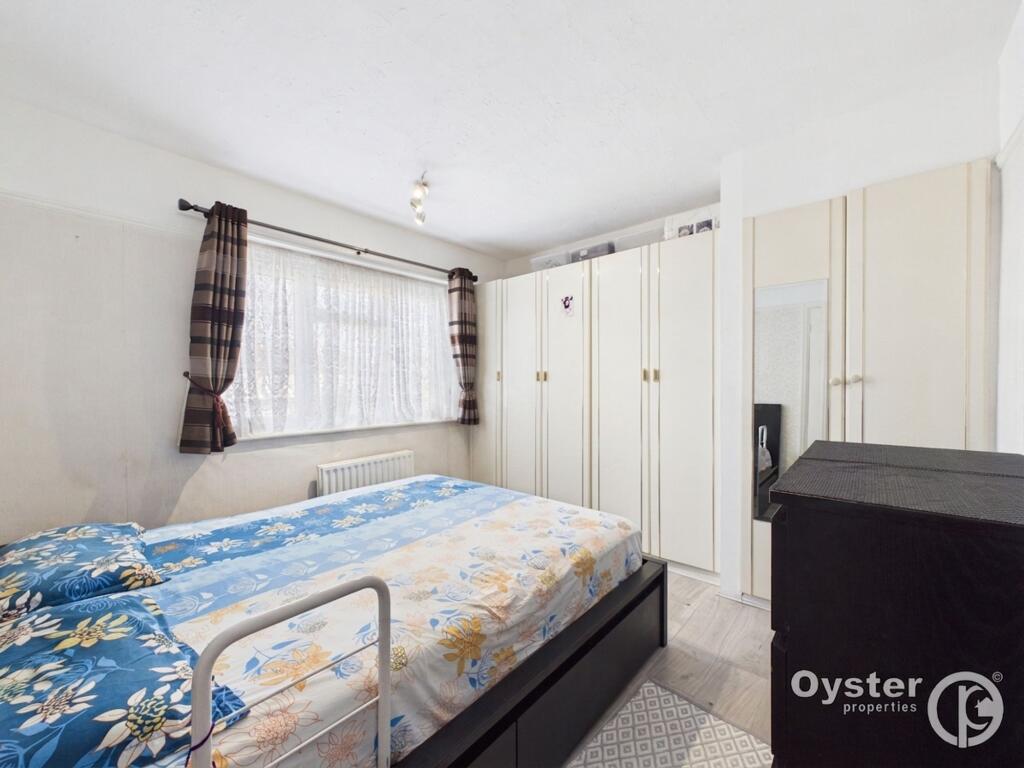 Camrose Avenue, Edgware, HA8 - Image 11