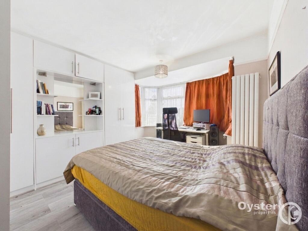 Camrose Avenue, Edgware, HA8 - Image 13