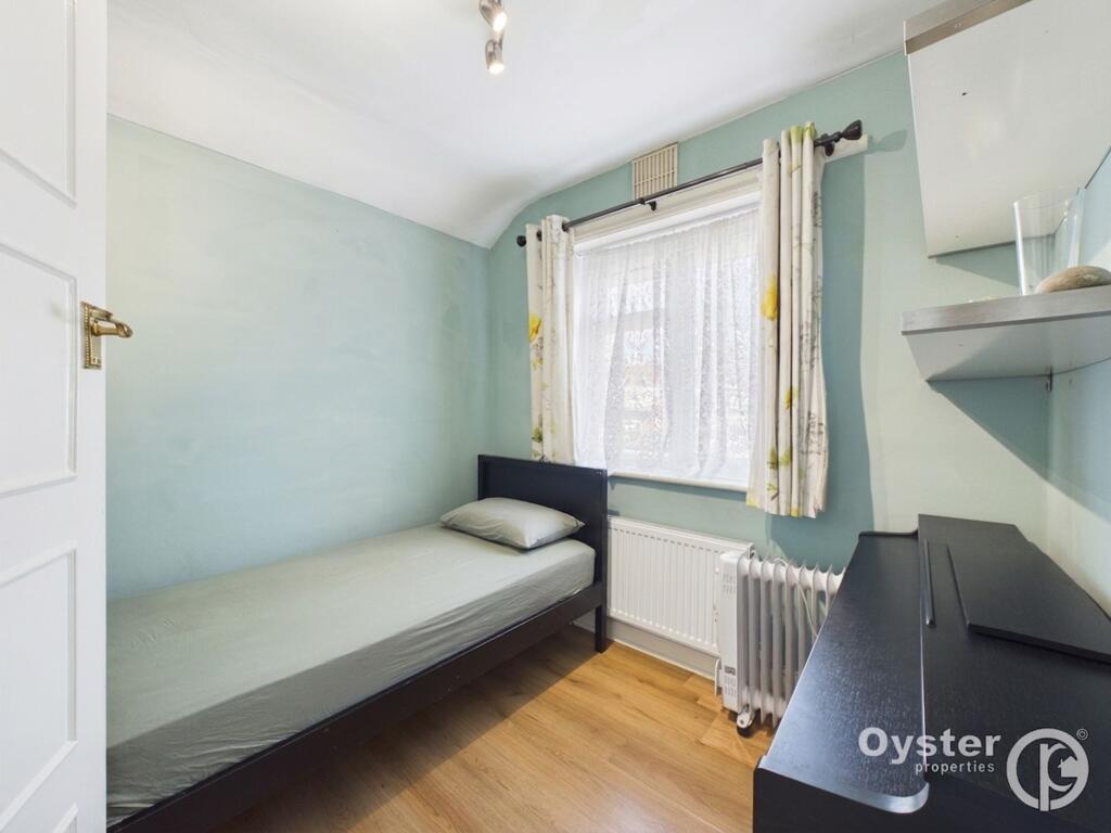 Camrose Avenue, Edgware, HA8 - Image 14