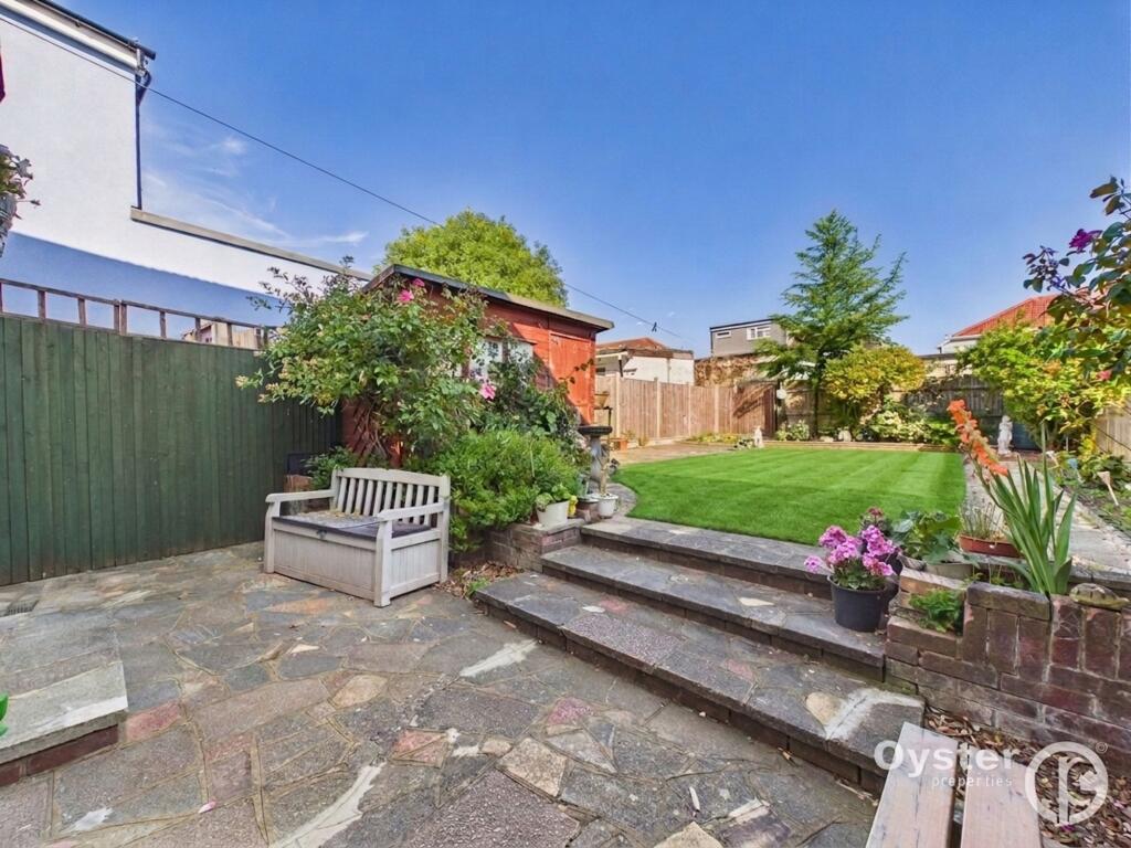 Camrose Avenue, Edgware, HA8 - Image 15