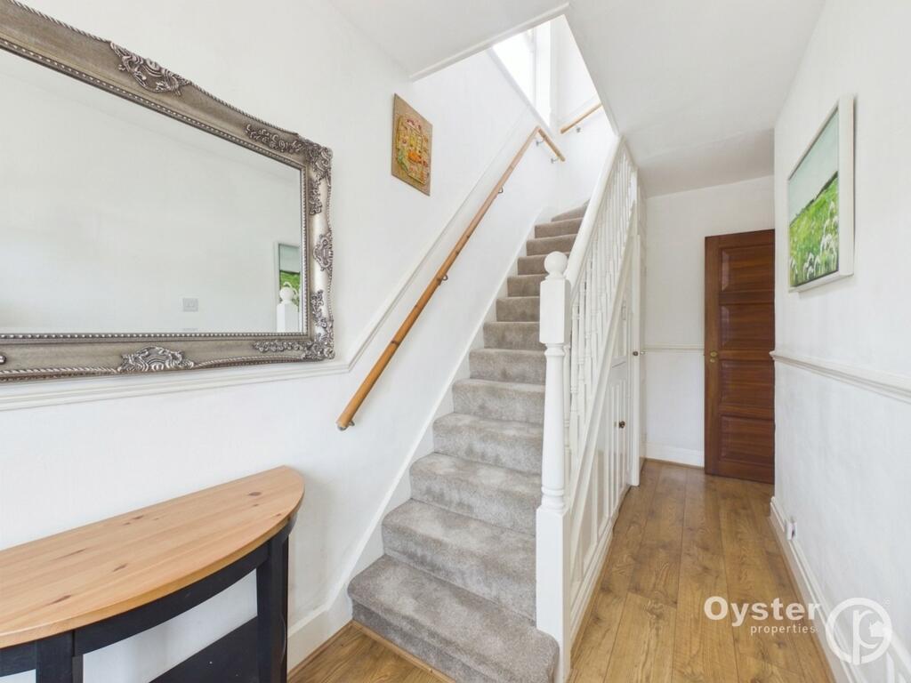 Camrose Avenue, Edgware, HA8 - Image 2