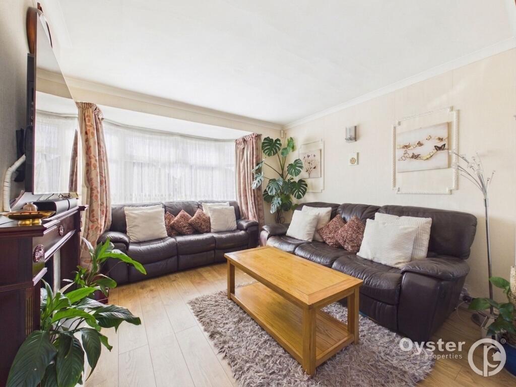 Camrose Avenue, Edgware, HA8 - Image 4