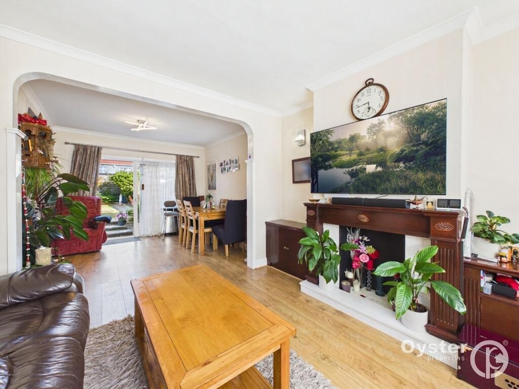Camrose Avenue, Edgware, HA8 - Image 5