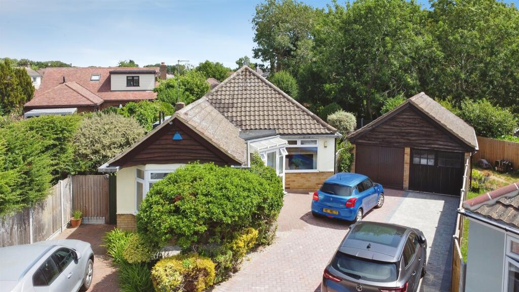 View property at Priory Close, Pilgrims Hatch, Brentwood