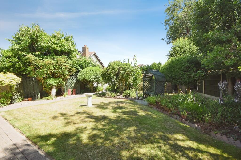 Priory Close, Pilgrims Hatch, Brentwood - Image 16