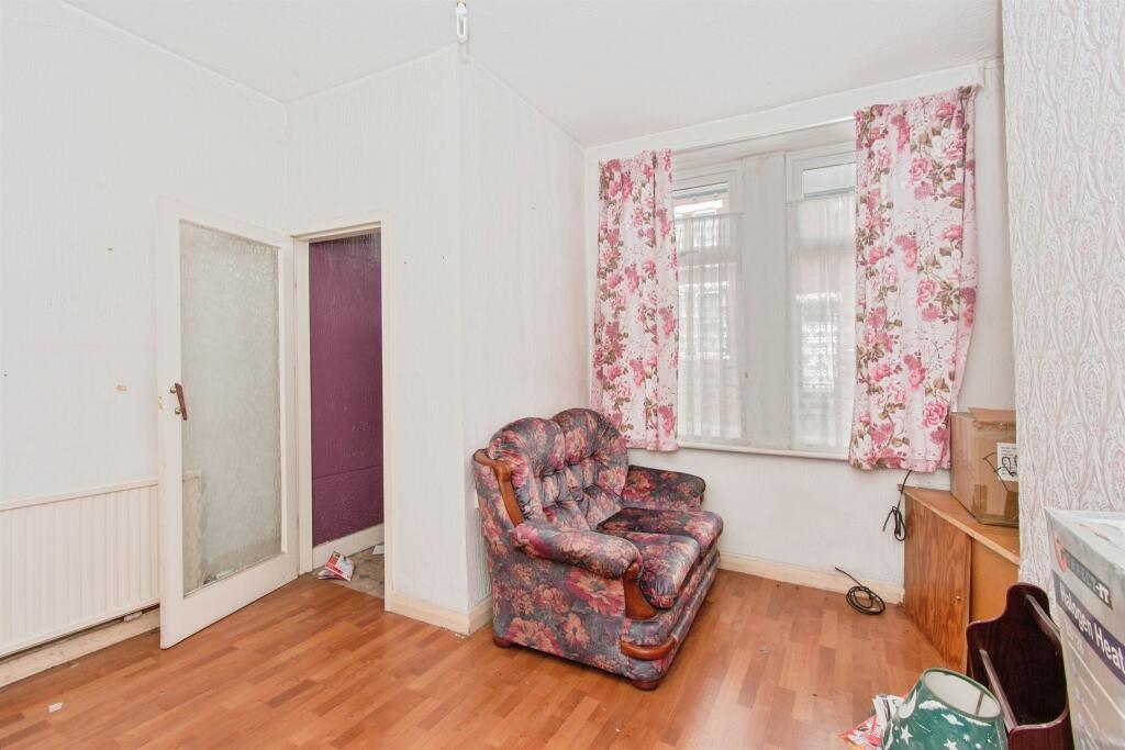 Bradley Avenue, Castleford - Image 2