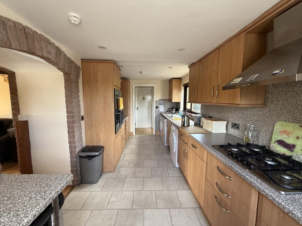 Begelly, Kilgetty, Pembrokeshire, SA68 - Image 2