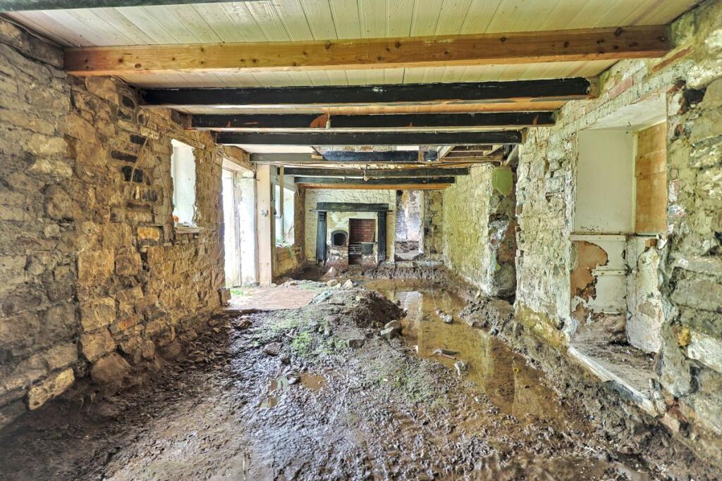 Cwm Grenig Cottage, Glanamman, Ammanford, Dyfed, SA18 2AD - Image 3
