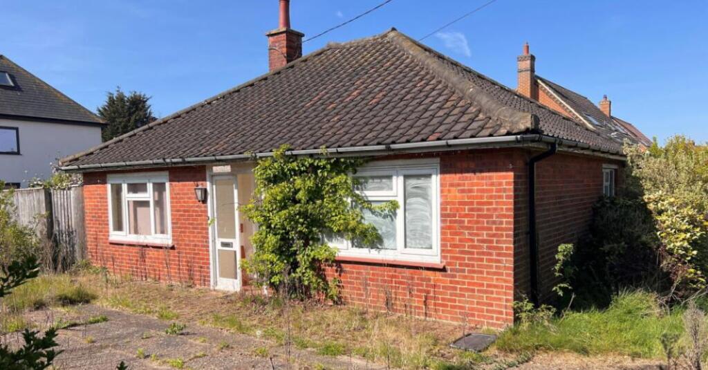 View property at 40 Leiston Road, Aldeburgh, Suffolk, IP15 5PR