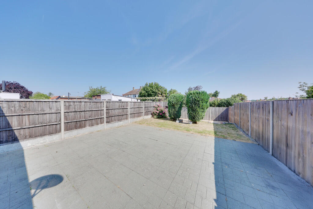 Renton Drive, Orpington - Image 4