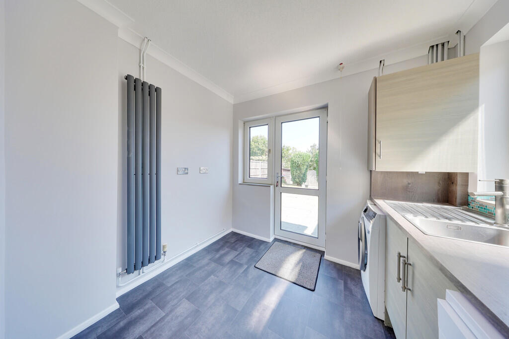 Renton Drive, Orpington - Image 8
