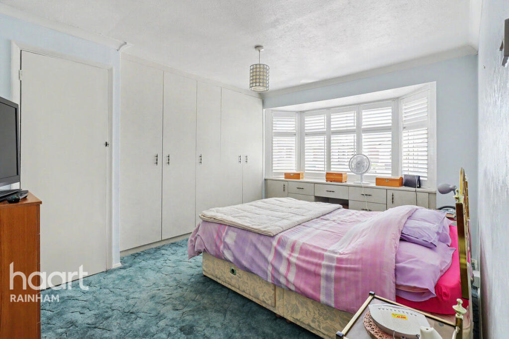 Hesselyn Drive, Rainham - Image 7
