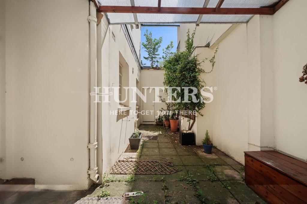 Sussex Gardens, Hyde Park, London, W2 - Image 3