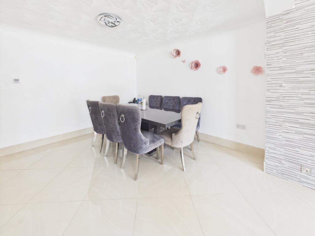 Courtlands Avenue, Langley, Berkshire, SL3 - Image 7