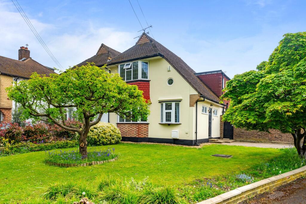 View property at Parkdale Crescent, Worcester Park, KT4